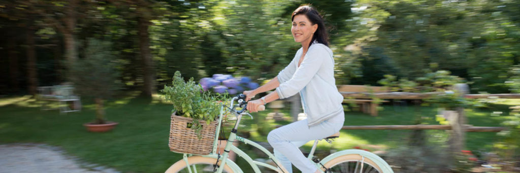 Portrait Anja Kruse auf dem Fahrrad