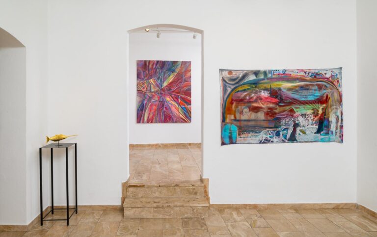 Interiorfotografie der Ausstellung „At Land and at Sea“ – Galerie MINT München