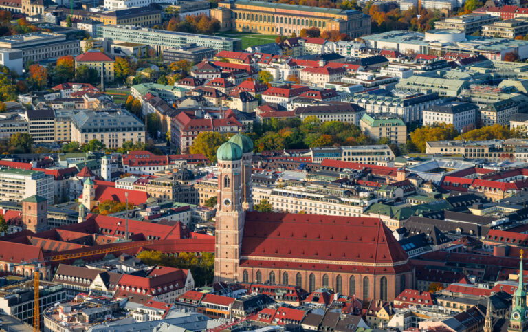 Luftaufnahmen der Münchner Innenstadt – Architektur aus dem Helikopter